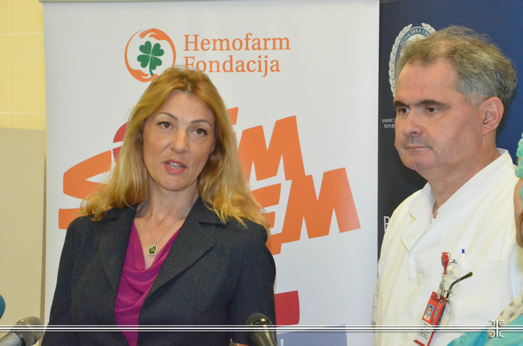 Primopredaja donacije Hemofarma Vojnomedicinskoj akademiji.jpg